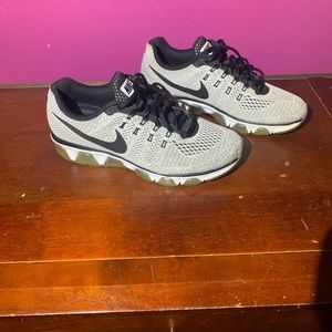 Nike tailwind 8